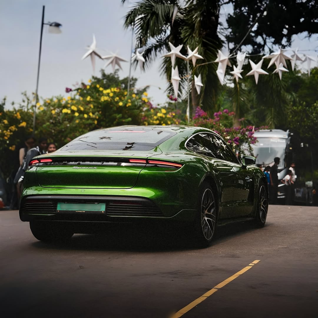 Porsche Taycan 4S (Sports Package) thumbnail 2